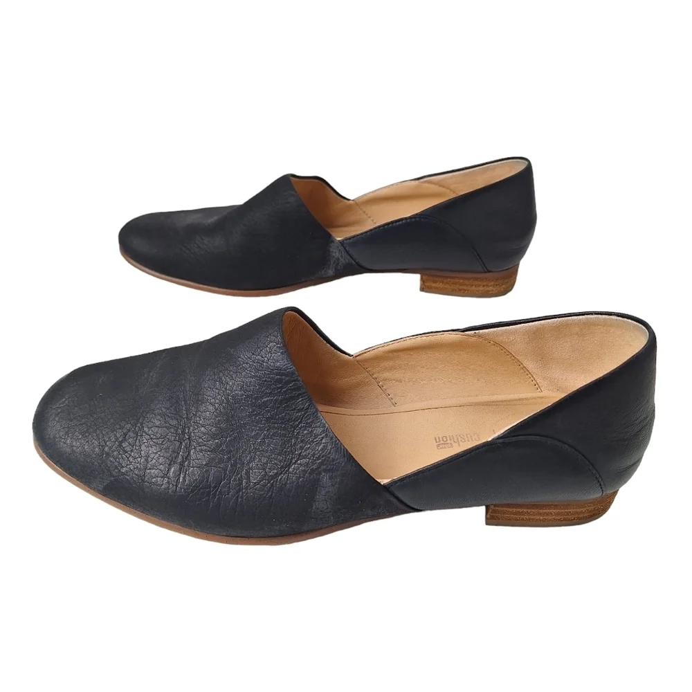 Clarks Pure Tone Sz 7.5 Black Leather Cushioned Slip On Comfy Flats Loafers Shoe